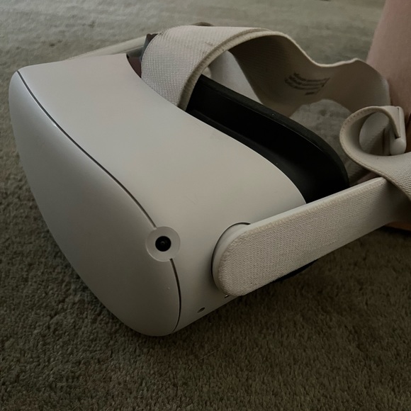 Oculus Quest 2 VR Headset - Picture 3 of 11